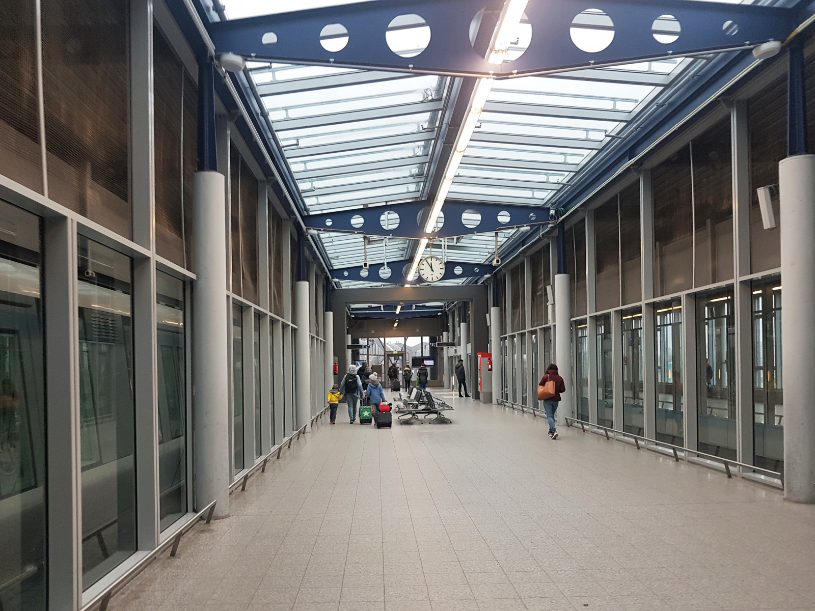Skytrain Dusseldorf Station Flughafen In Dusseldorf Low Rise Building