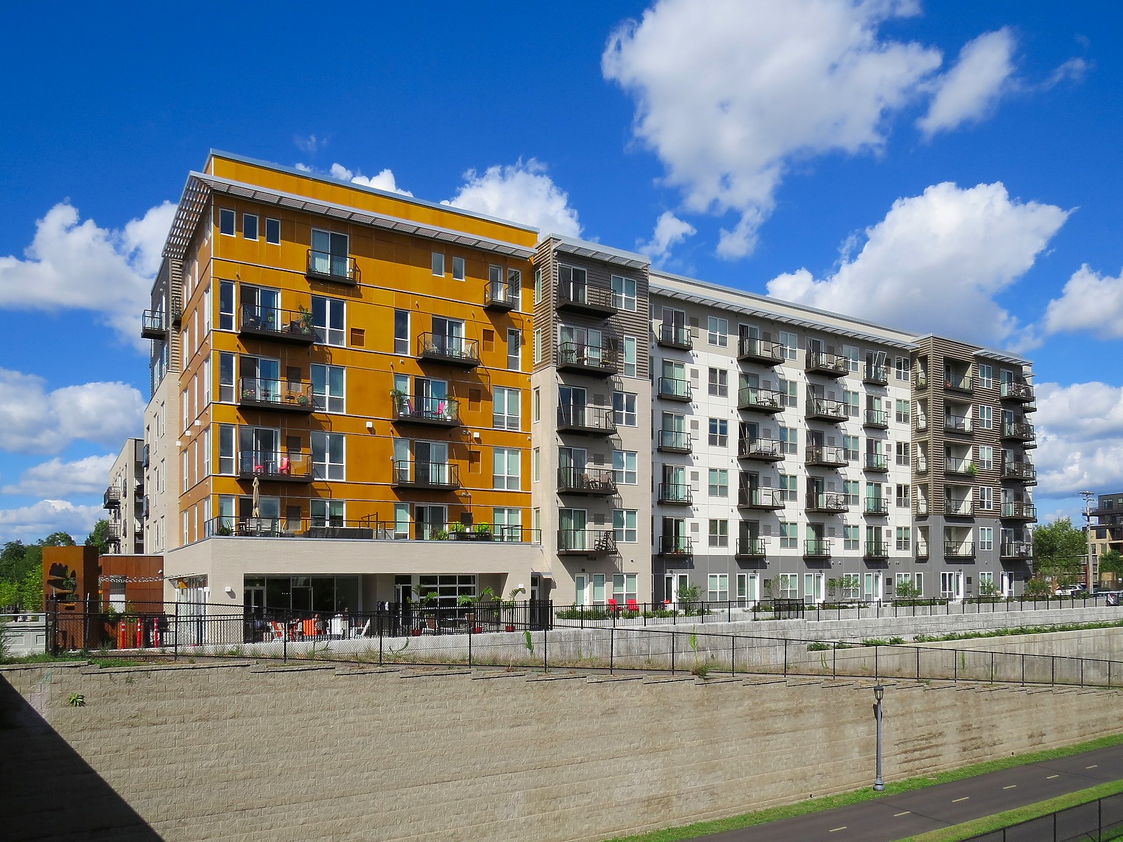 Track 29 City Apartments Greenway Building In Minneapolis Low Rise Building
