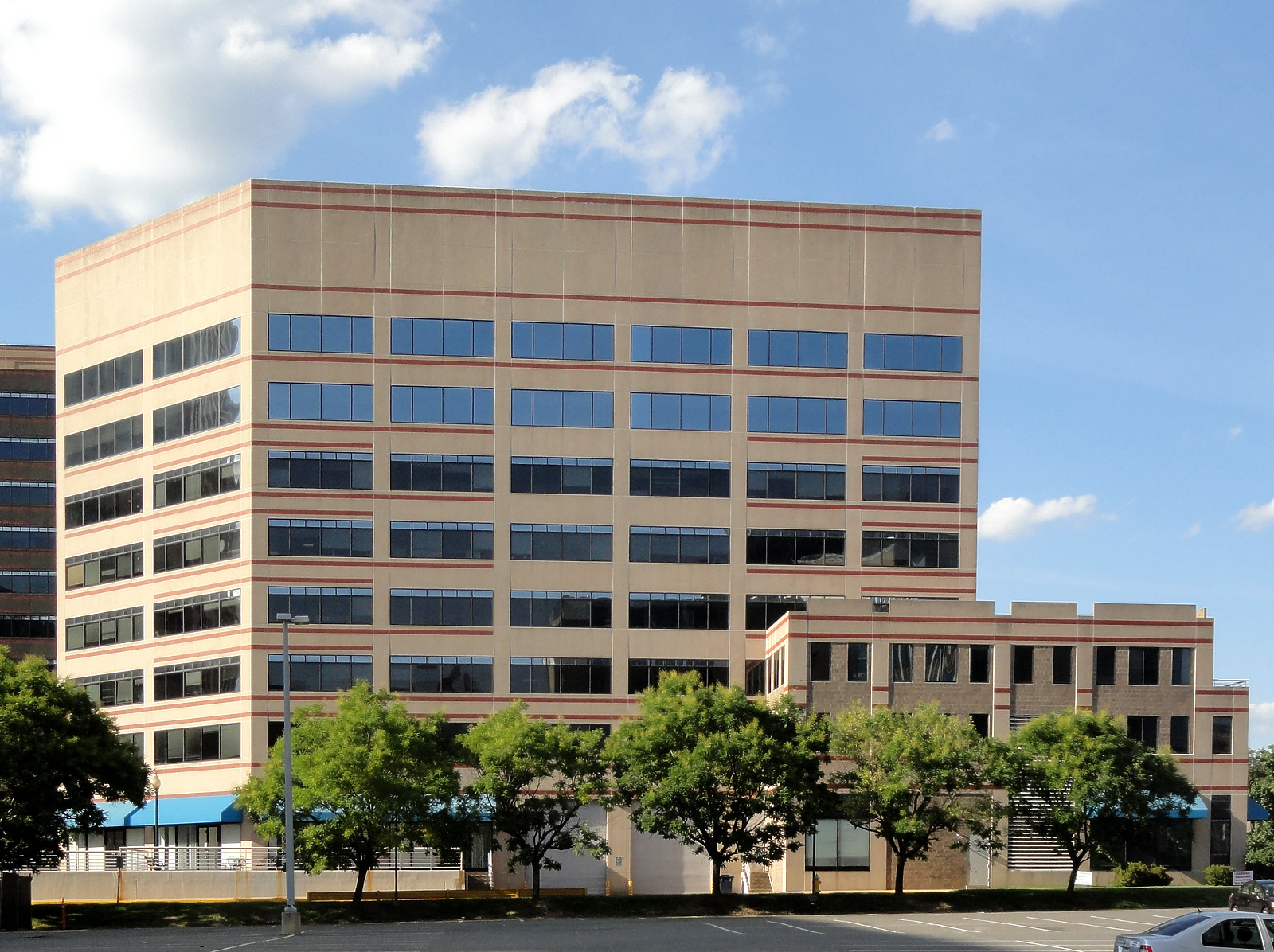 Ballston Plaza I In Arlington Low Rise Building
