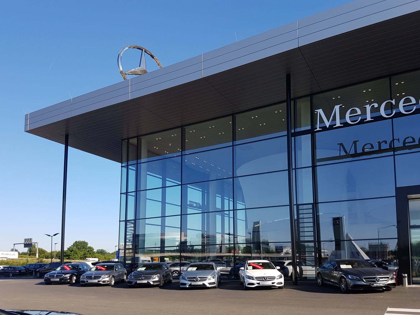 Mercedes Benz Niederlassung Frankfurt Offenbach Photo Download Image